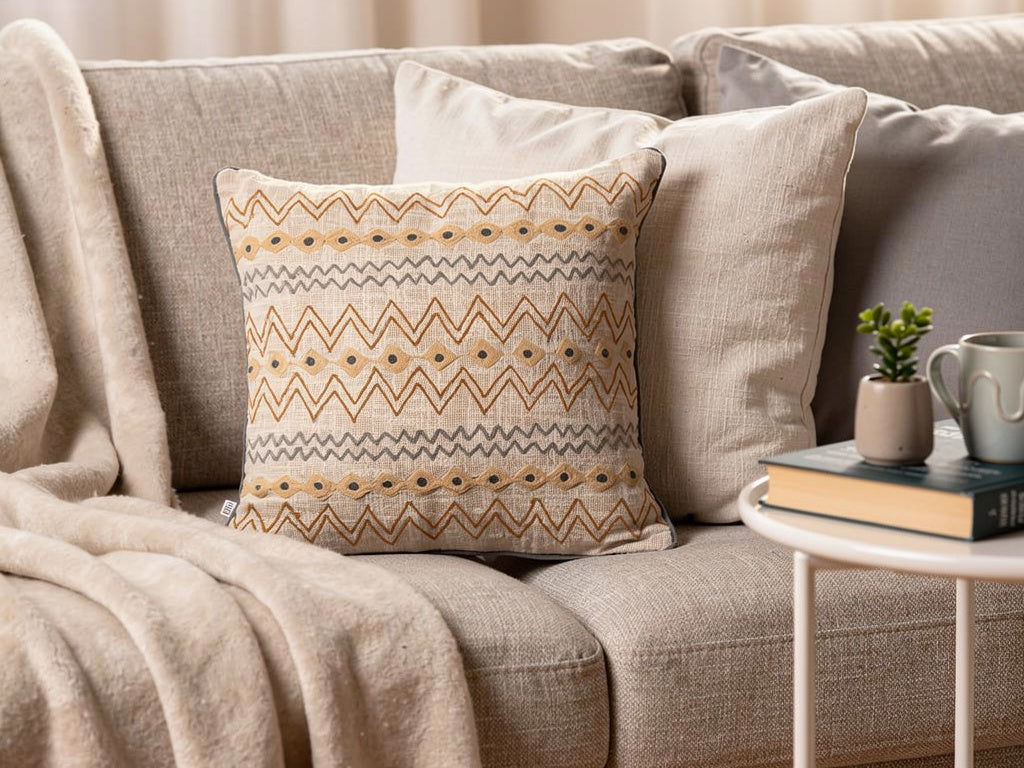 Cojín Beige con Bordado Ikat 45 x 45 cm | Home ESPRIT