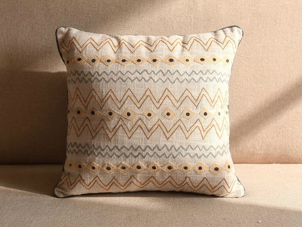 Cojín Beige con Bordado Ikat 45 x 45 cm | Home ESPRIT